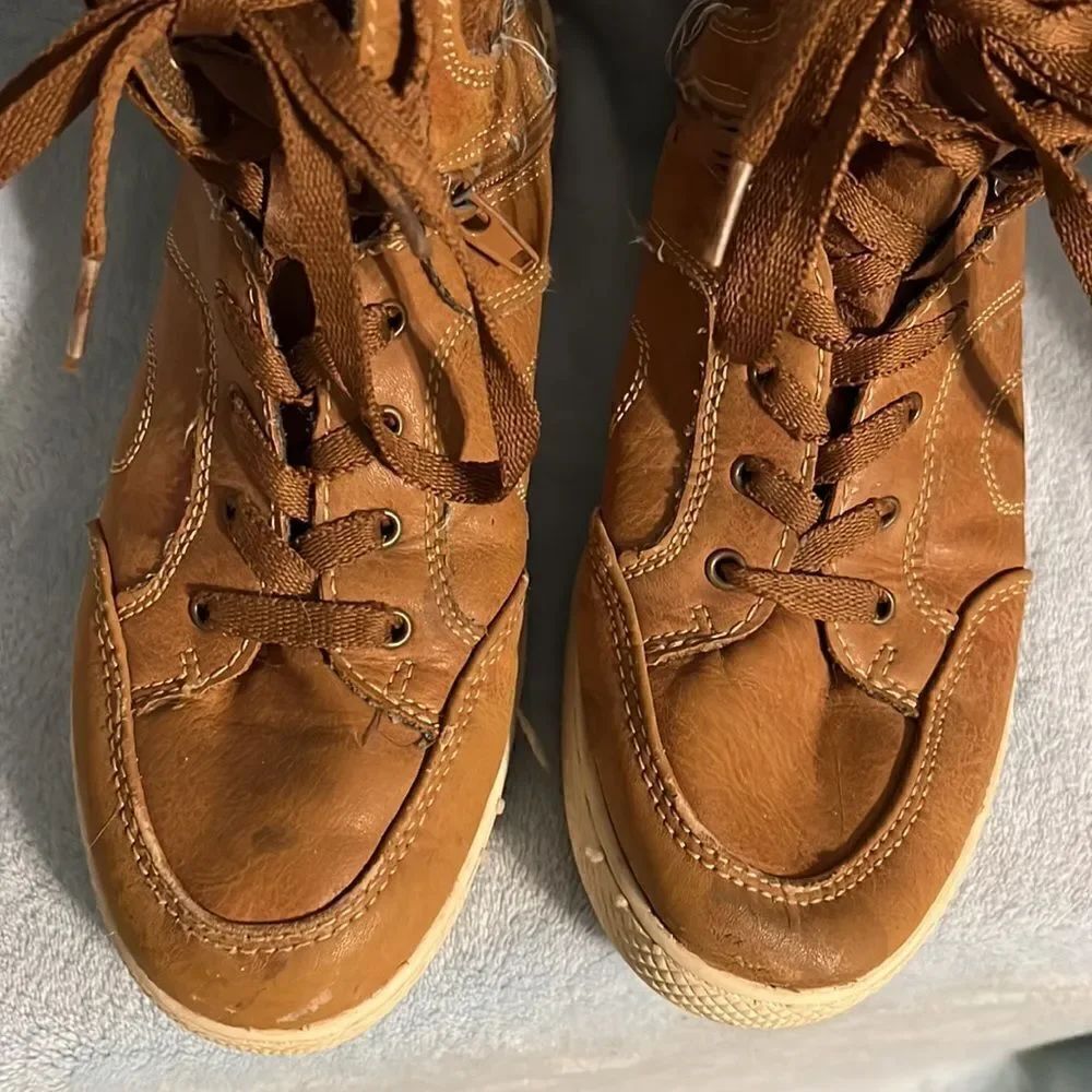 Steve Madden High Top Shoes - Picture 2 of 8